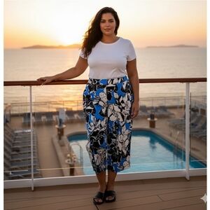 77 Park Black, Blue, & White Floral Wide Leg Crepe Cropped Pants Size XL